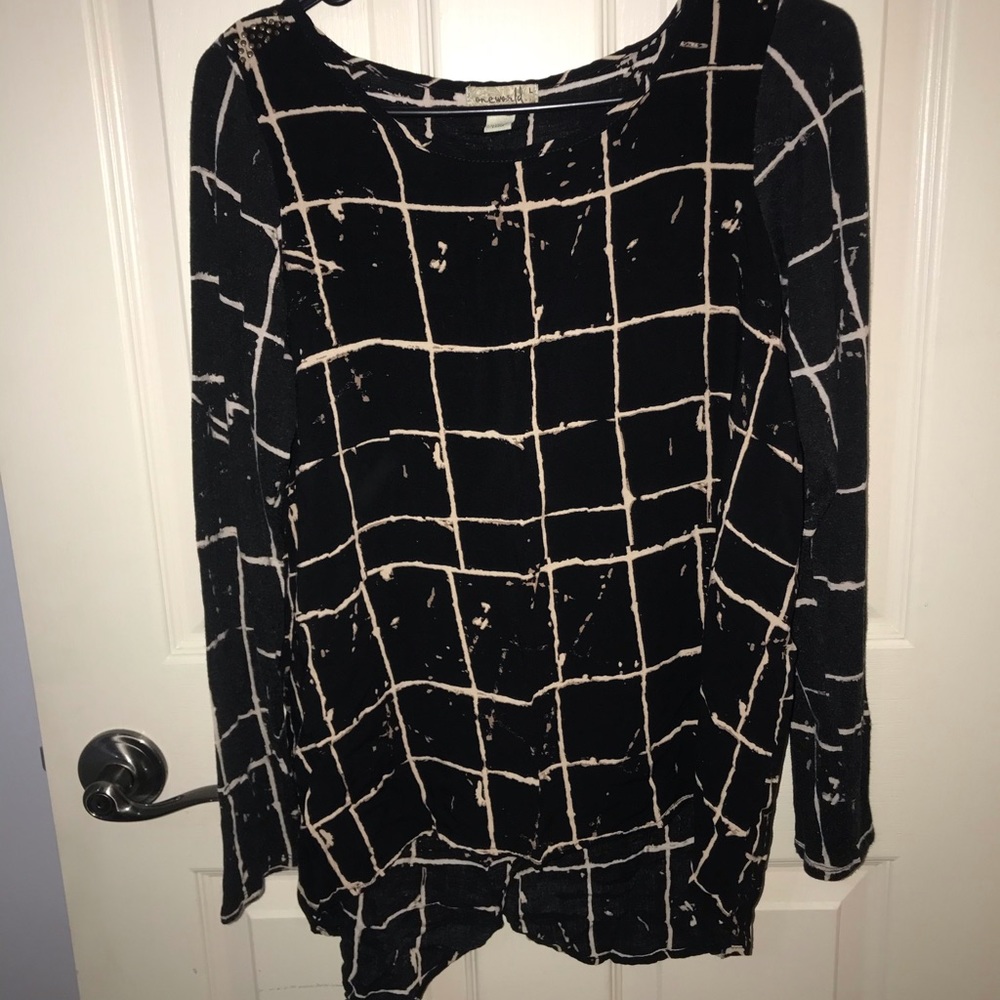 🐝Cool grid/splatter paint blouse